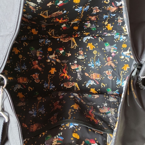 VERA BRADLEY HARRY POTTER LARGE TRAVEL DUFFEL BAG:NWT FRIENDS AT HOGWARTS - Picture 16 of 16